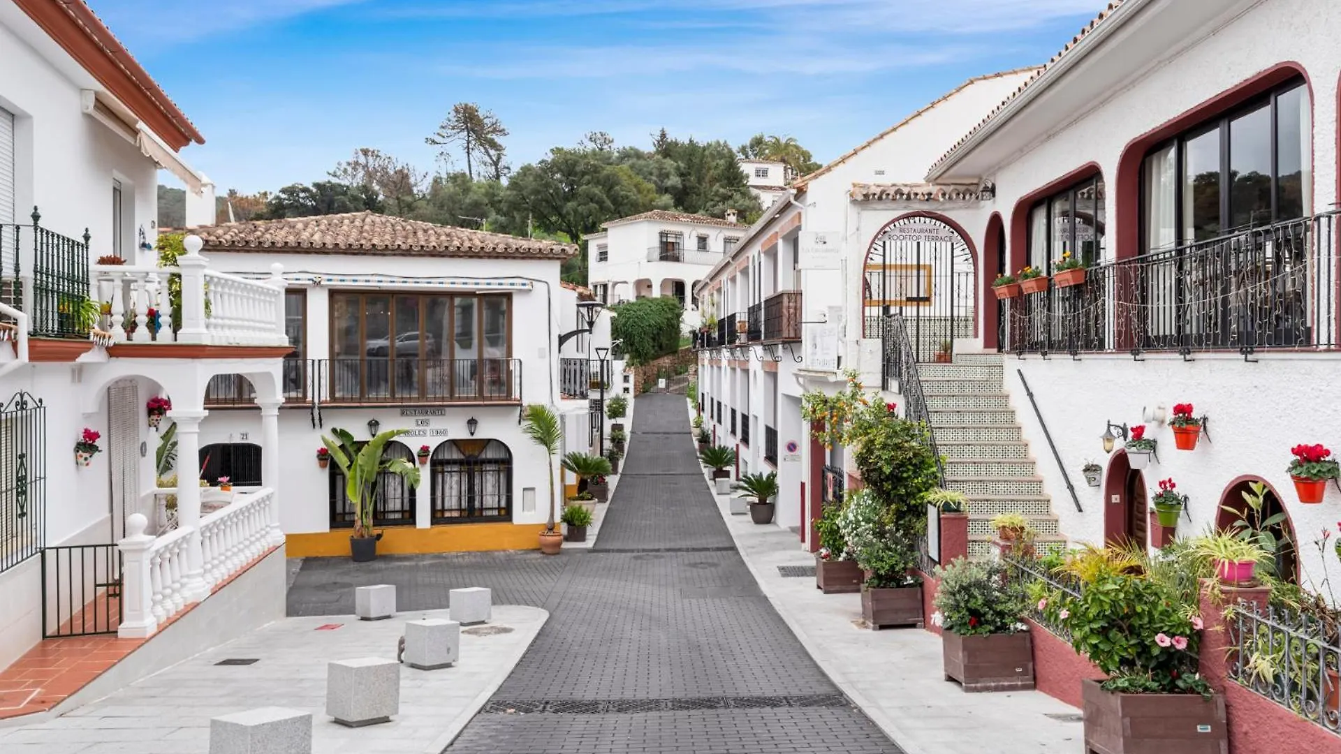 2 Bed Apartment In Benahavis Village